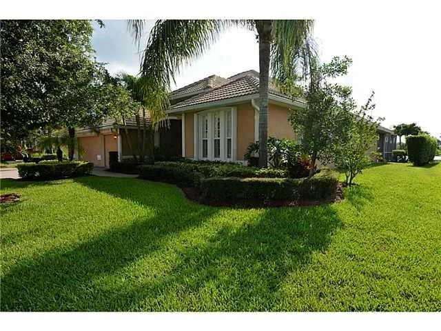Photo of 2072 SW Panther Trace
