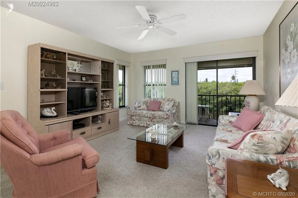 Photo of Unit 206 at 950 S Kanner Highway