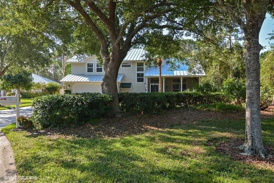 Photo of 648 SE Pin Oak Terrace