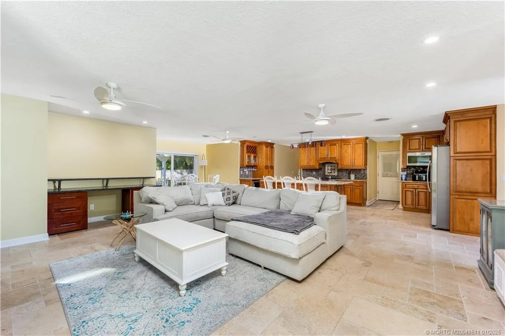 Photo of 994 NW Pine Lake Drive