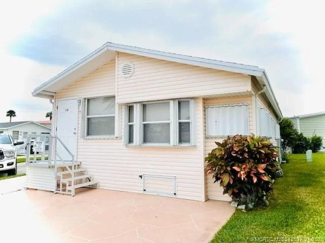 Photo of 110 Nettles Boulevard