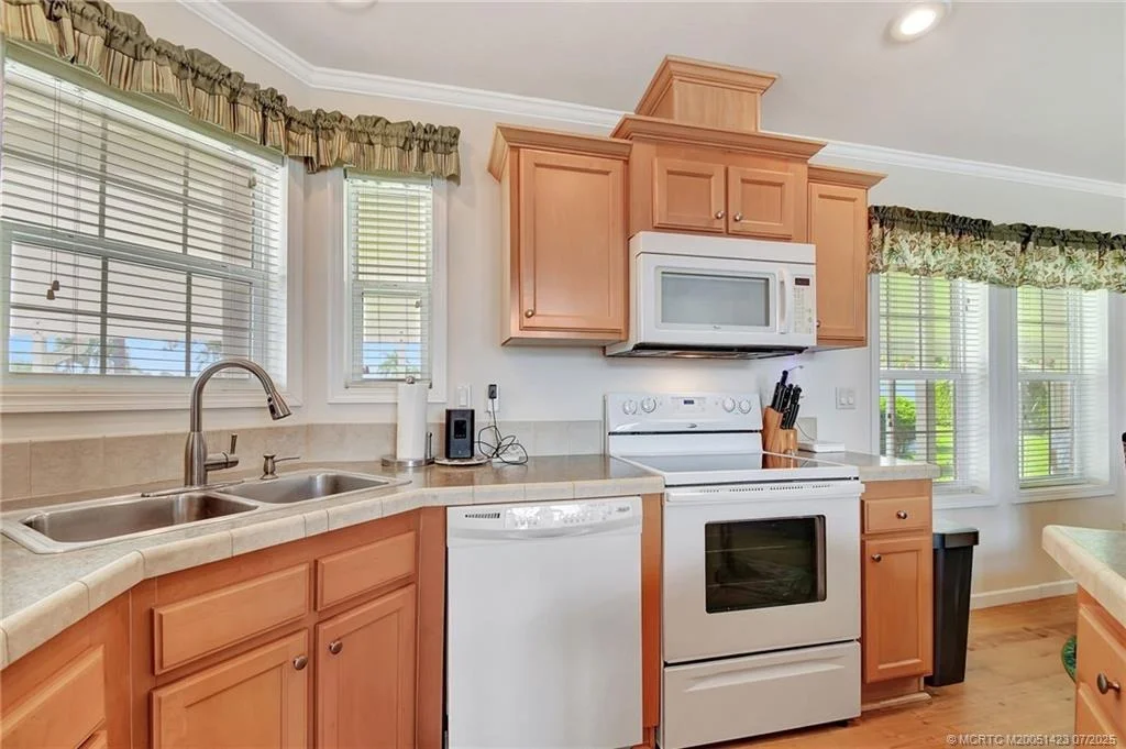 Photo of 4449 Royal Manor Boulevard