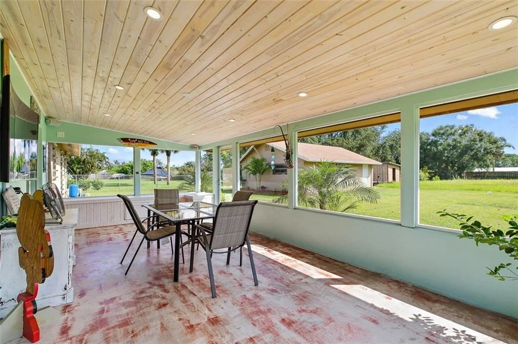 Photo of 6489 SE Lake Circle