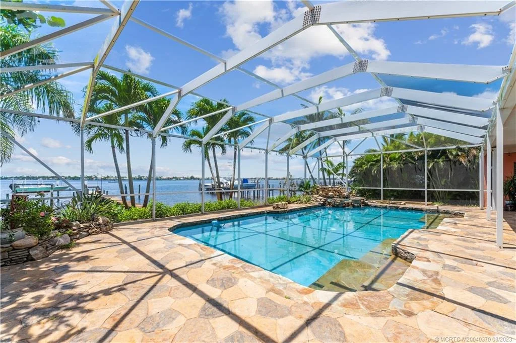 Photo of 711 NW Sunset Drive