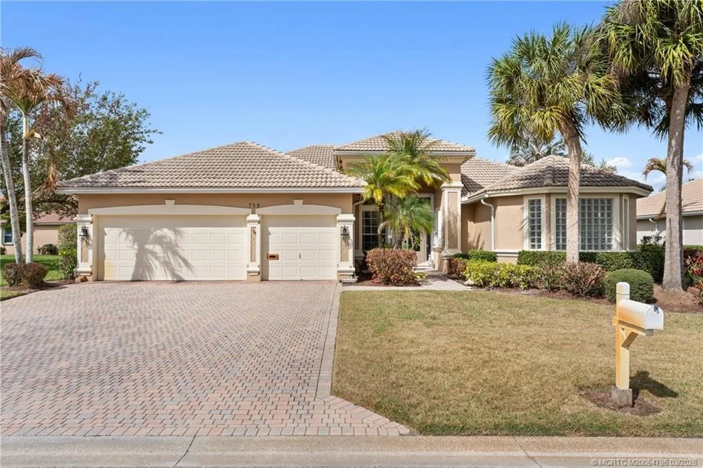 Photo of 758 SW Blue Stem Way