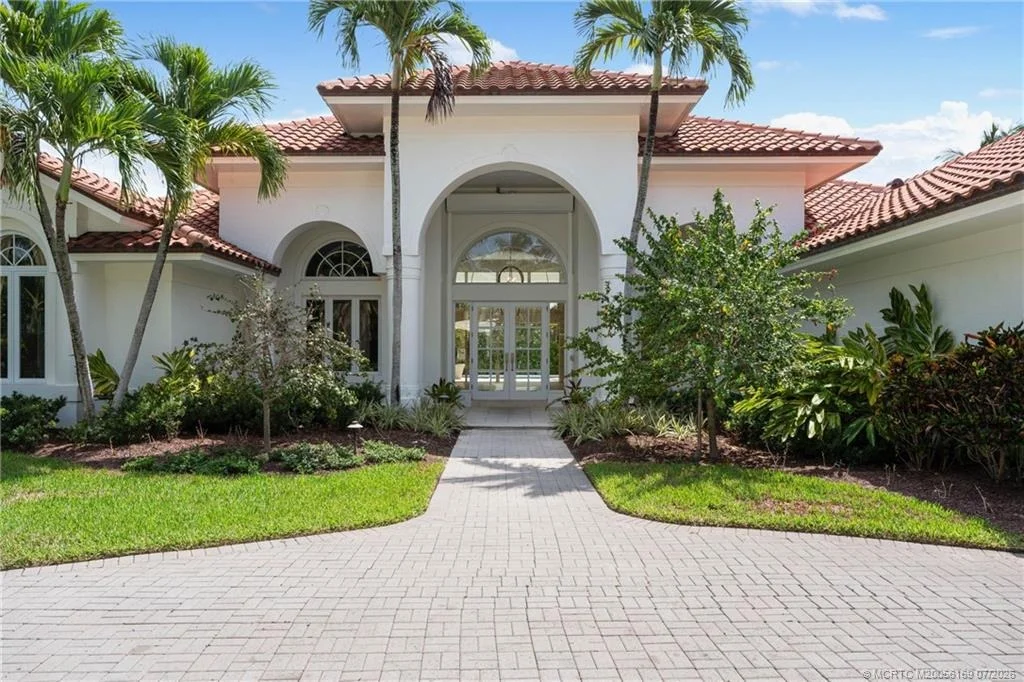 Photo of 6841 SE Harbor Circle