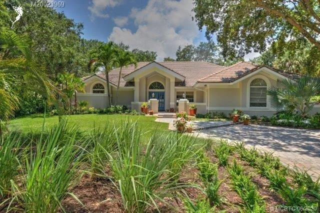 Photo of 490 SE Saint Lucie Boulevard