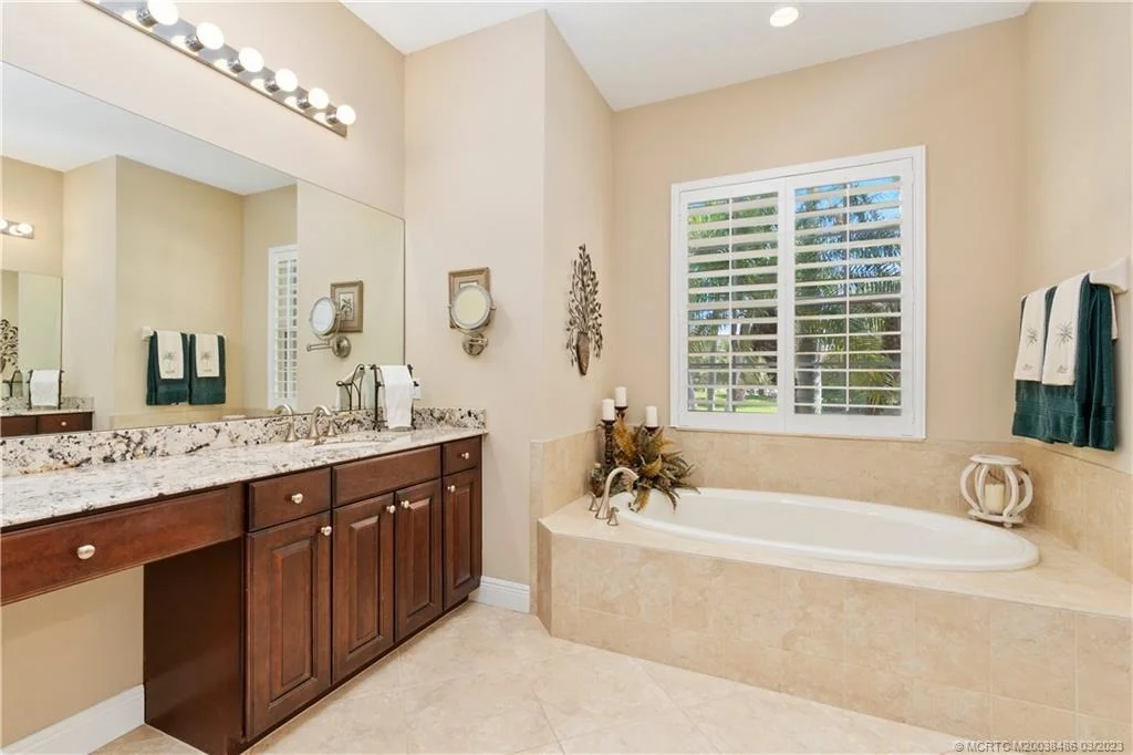 Photo of 503 SW Lost River Road