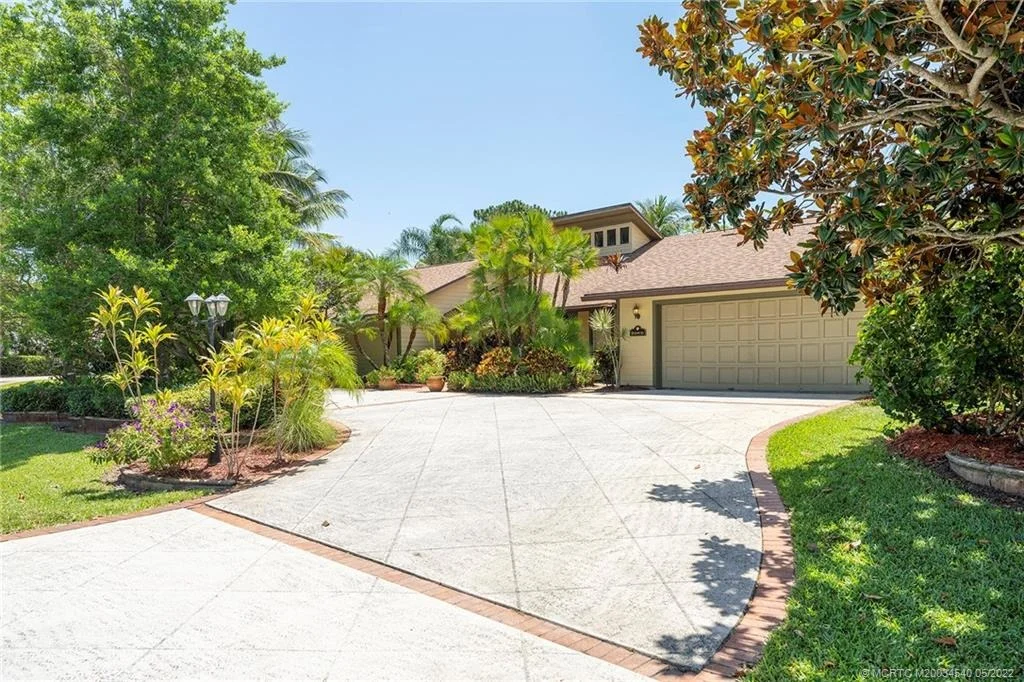 Photo of 3890 SE Quanset Terrace