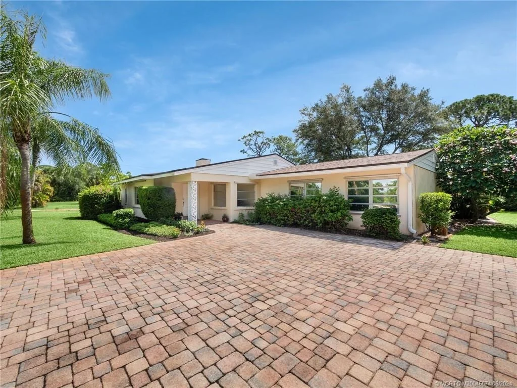 Photo of 1023 NW Pine Lake Drive