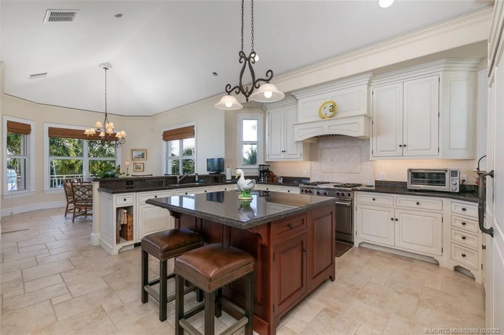 Photo of 5914 SE Horseshoe Point Road