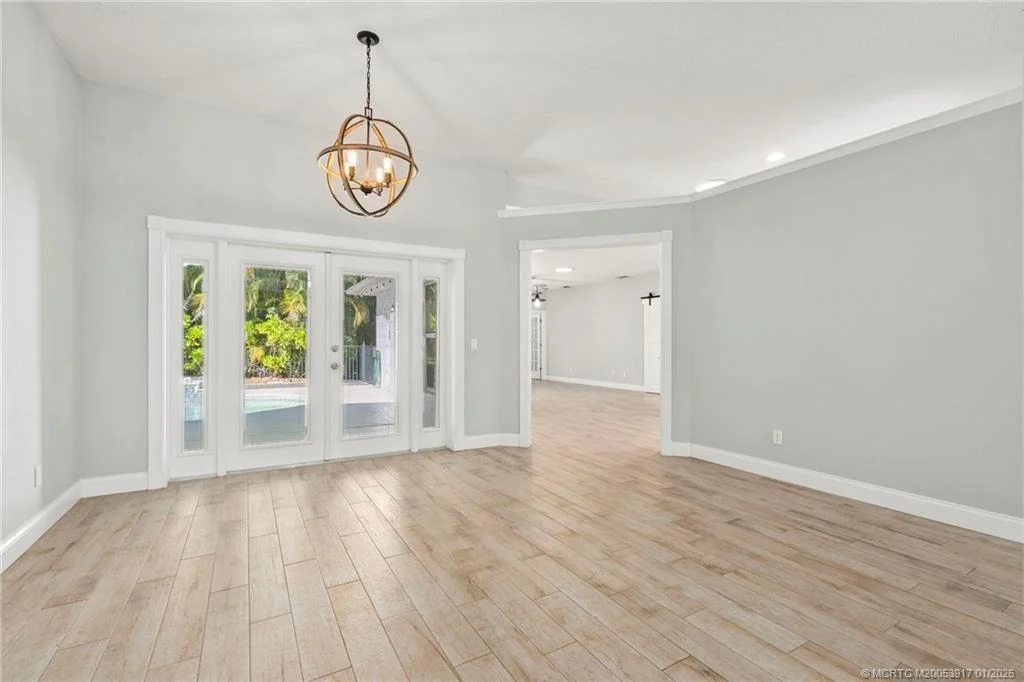 Photo of 449 SE Southwood Trail