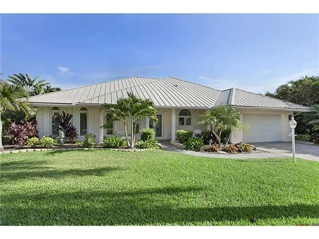 Photo of 250 SE Cardinal Way