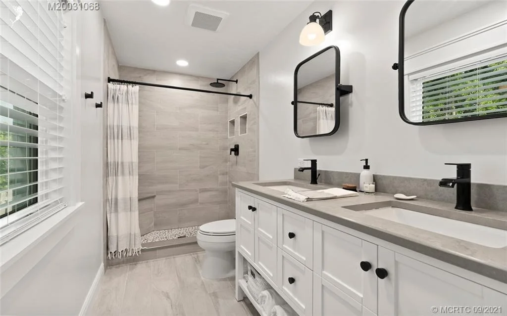 Photo of 1205 NE Oceanview Circle