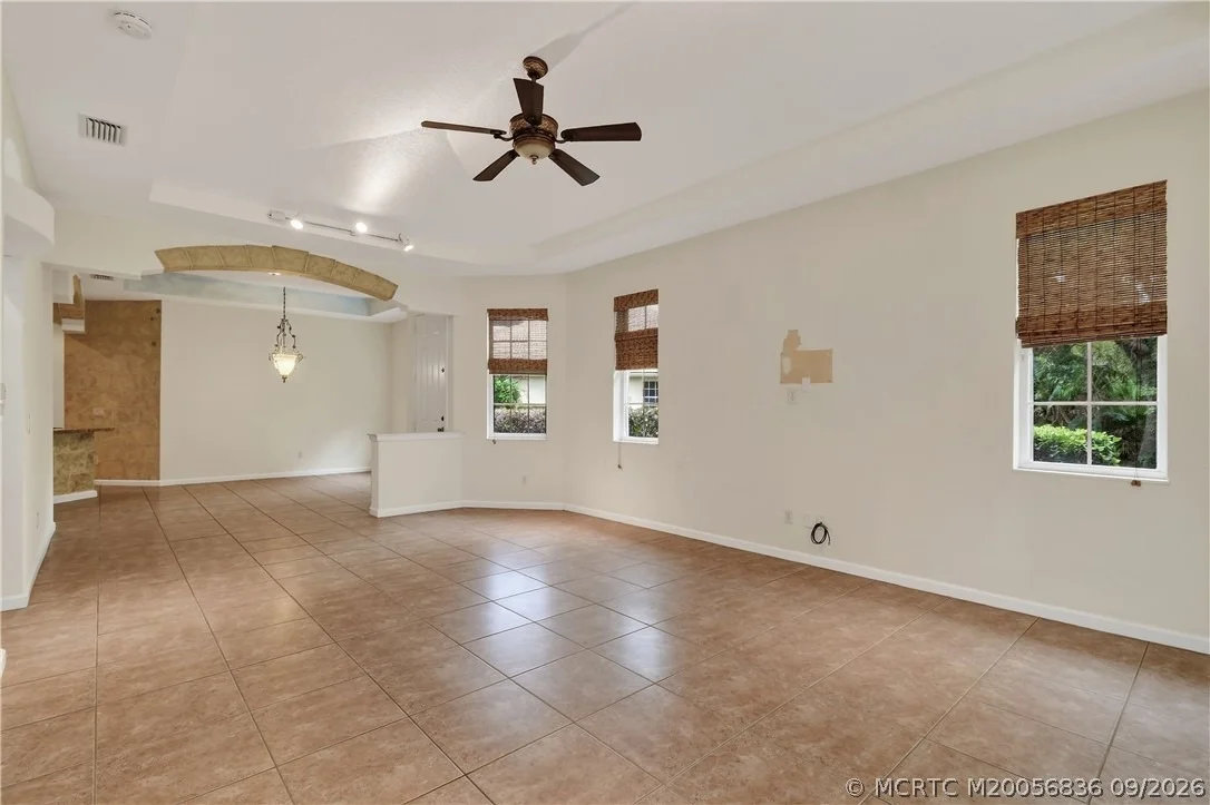 Photo of 480 NW Red Pine Way