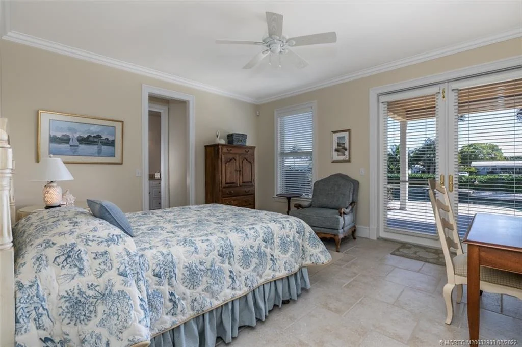 Photo of 5914 SE Horseshoe Point Road