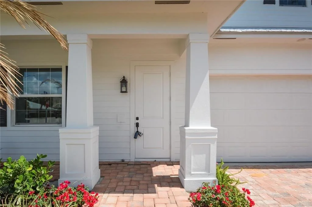Photo of 405 SE Coconut Avenue