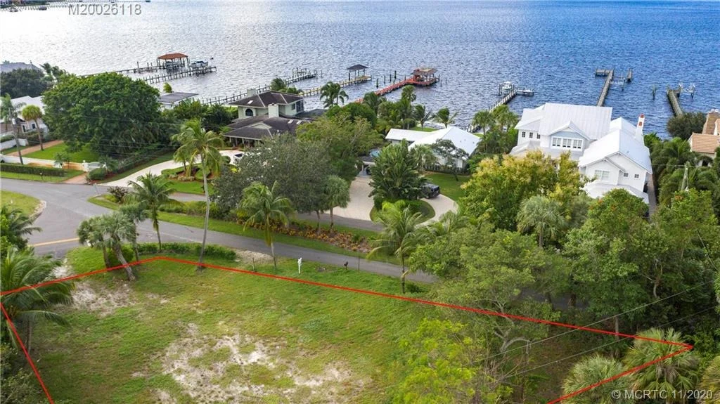 Photo of 1438 SE Riverside Drive