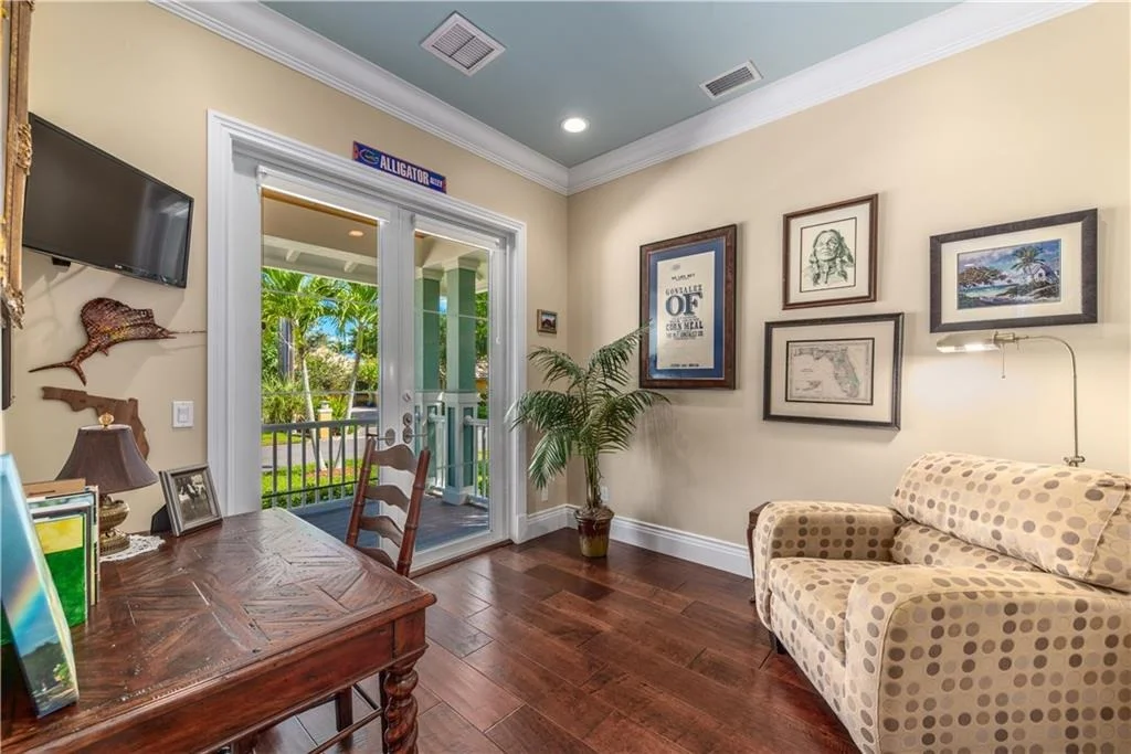 Photo of 920 SE Riverside Drive
