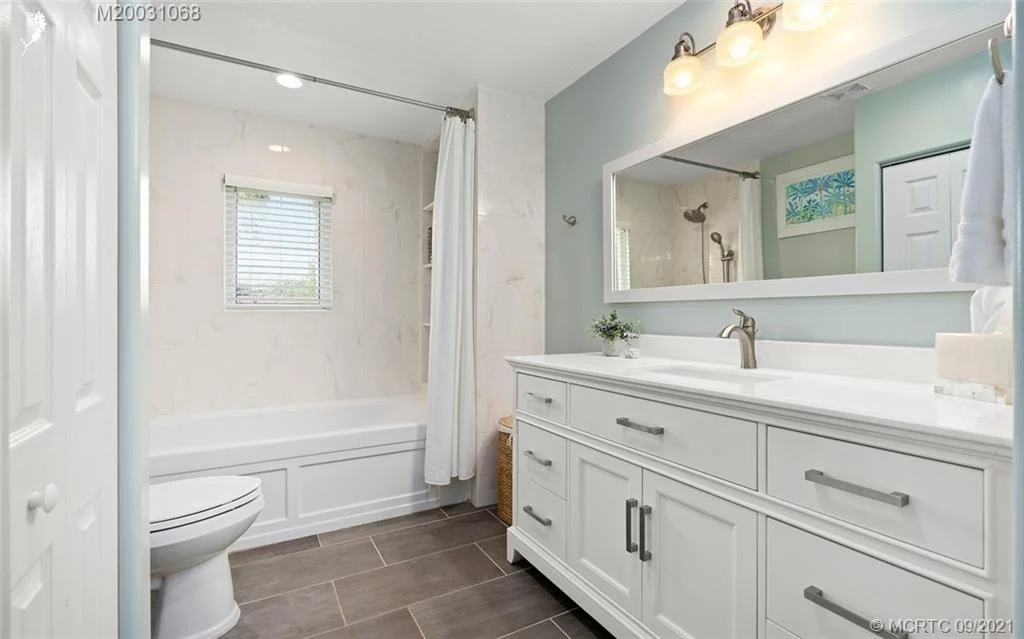 Photo of 1205 NE Oceanview Circle