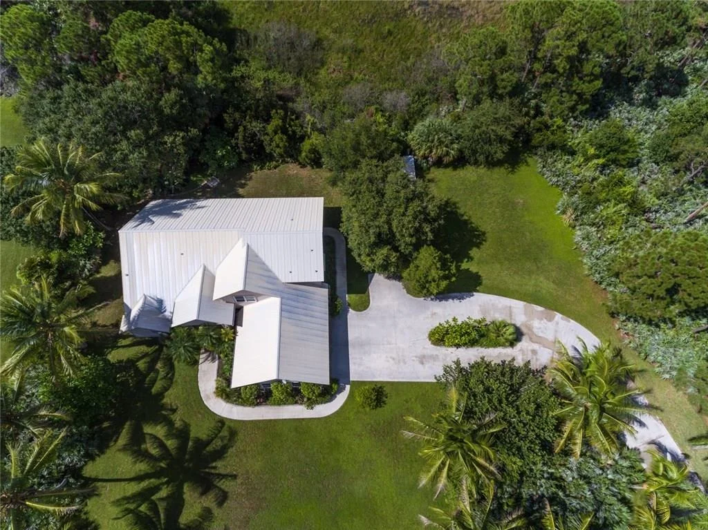 Photo of 143 SW Thrasher Way