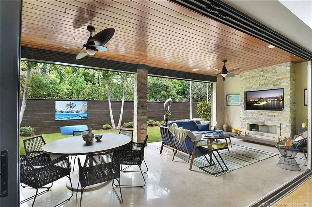 Photo of 314 SE Pelican Drive