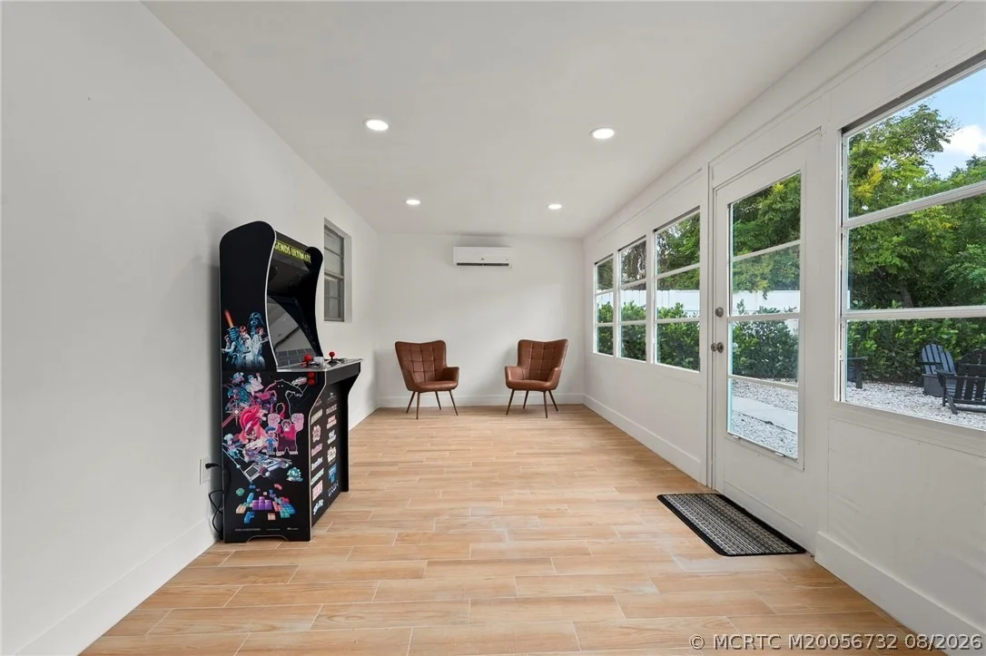 Photo of 30 SW Hideaway Place