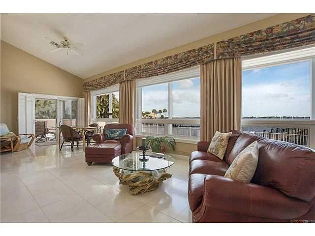 Photo of 250 SE Cardinal Way