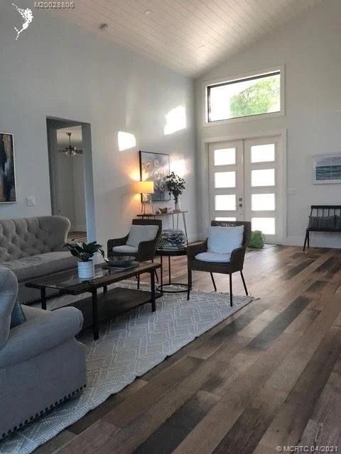 Photo of 5002 Sunset Boulevard