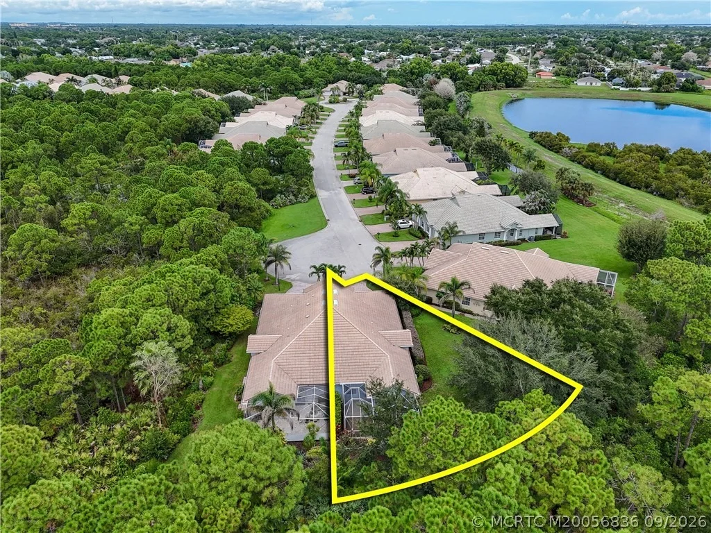 Photo of 480 NW Red Pine Way