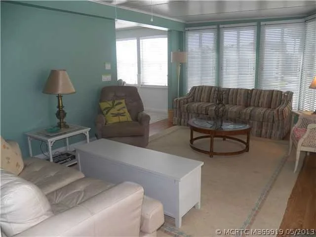 Photo of 473 Nettles Boulevard