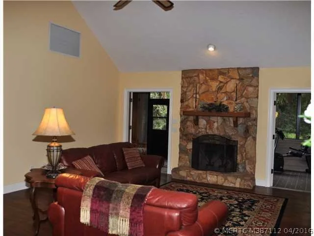 Photo of 1091 SE Buttonwood Circle