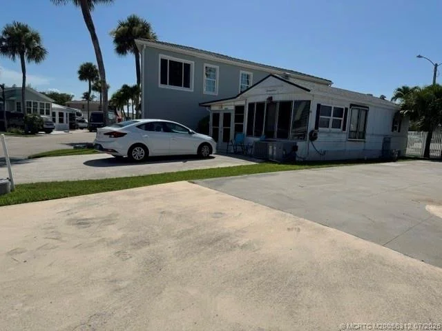 Photo of 2029 Nettles Boulevard