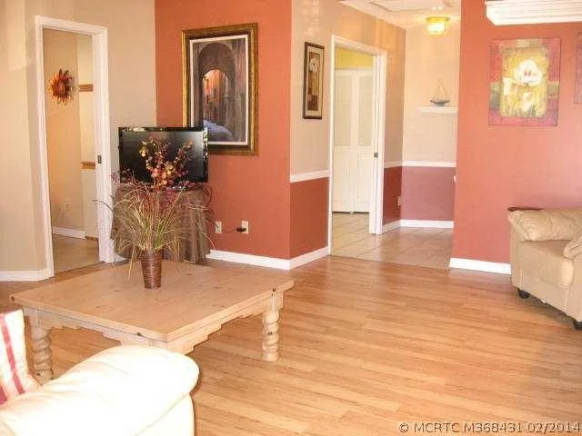 Photo of 562 Nettles Boulevard