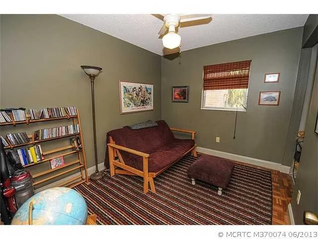 Photo of 803 SE Dolphin Drive