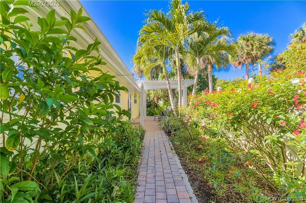 Photo of 1516 SE Mango Place