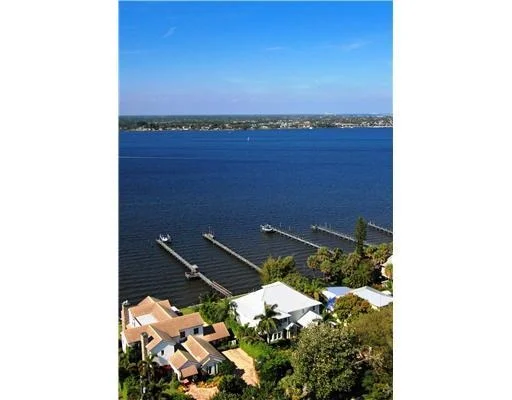 Photo of 1455 SE RIVERSIDE Drive