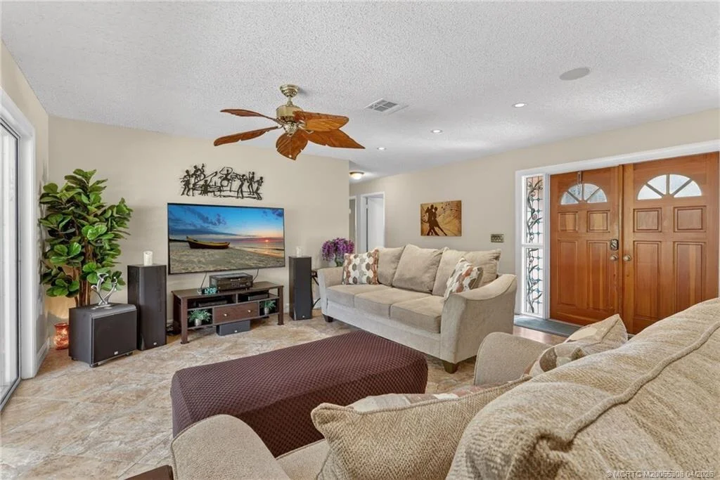 Photo of 330 SW Winnachee Drive