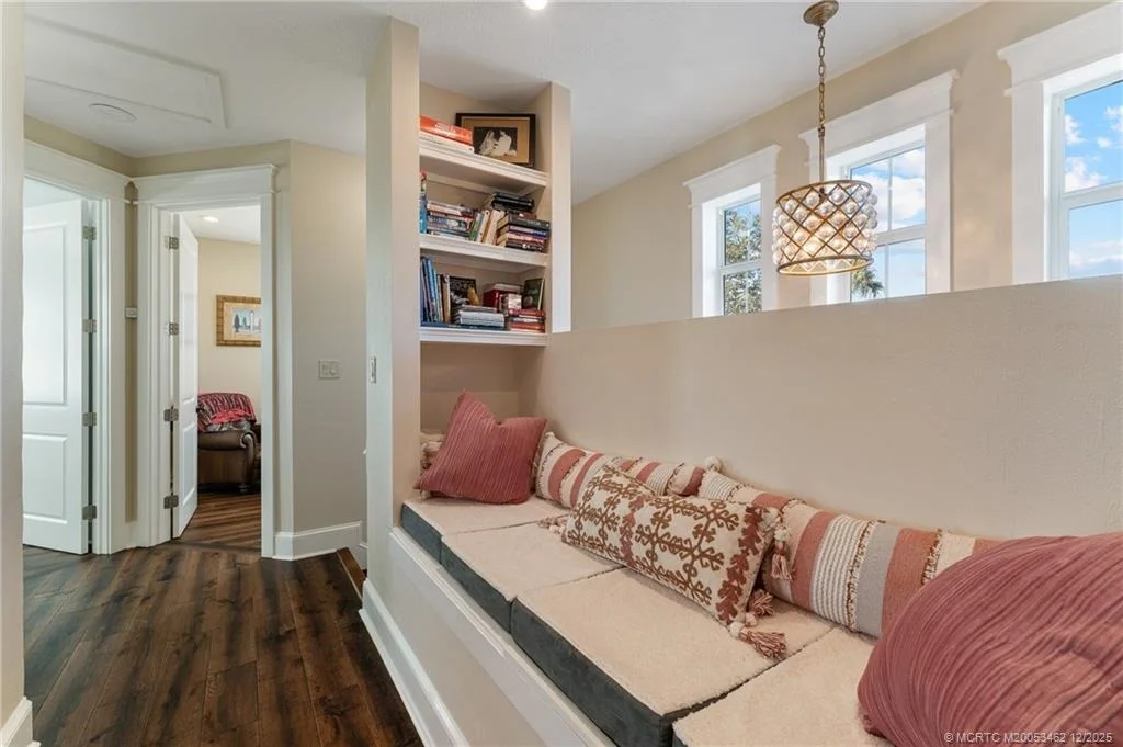 Photo of 1002 SE Riverside Drive