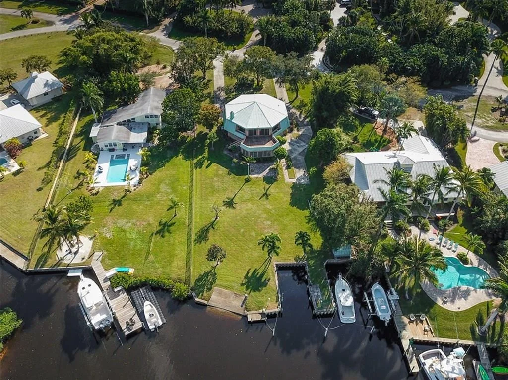 Photo of 1374 NW COCONUT POINT Lane