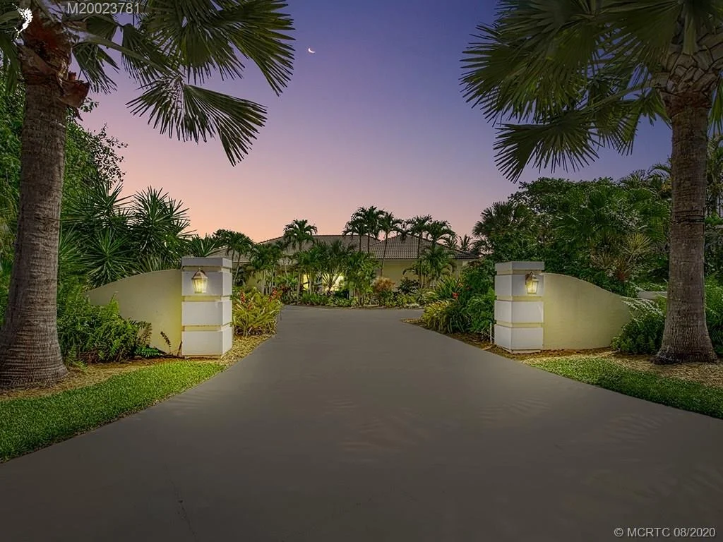 Photo of 565 SE Saint Lucie Boulevard