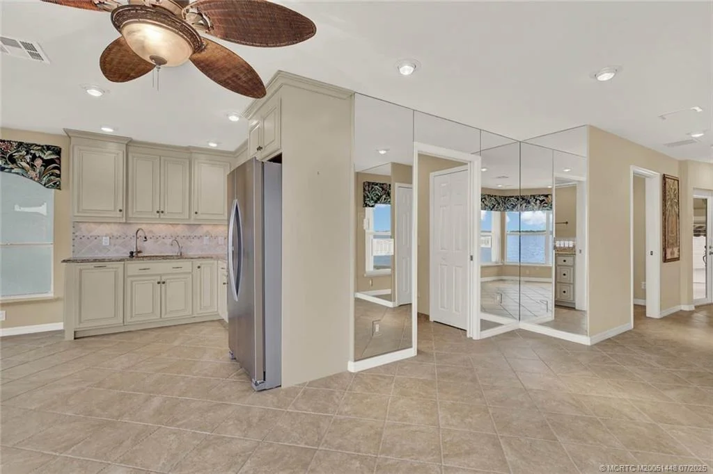 Photo of 1109 Nettles Boulevard