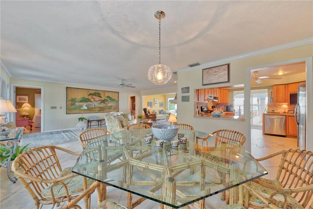 Photo of 611 NW Sunset Drive