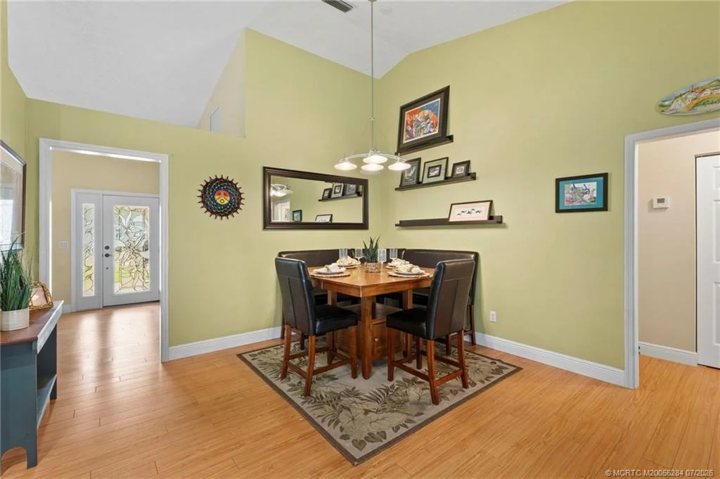 Photo of 530 SE Woods Edge Trail