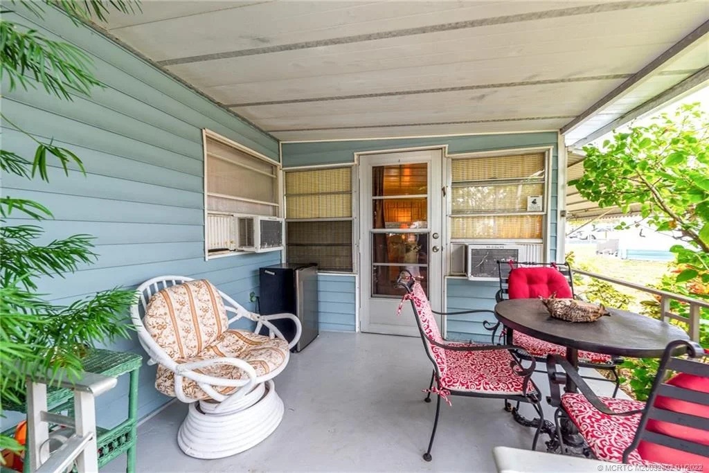 Photo of 160 SE Easy Street