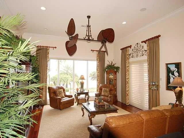 Photo of 705 SE RIVERSIDE Drive