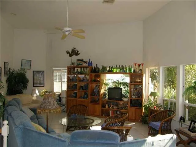 Photo of 2011 Nettles Boulevard