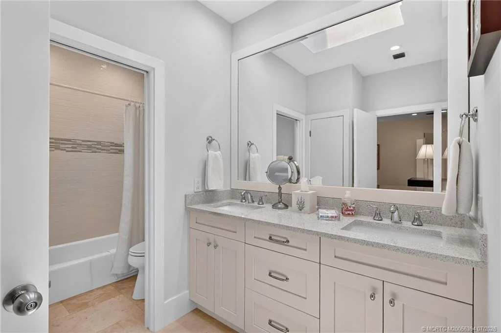 Photo of 6943 SE Harbor Circle