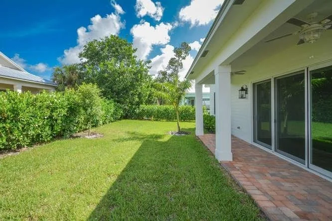 Photo of 403 SE Coconut Avenue