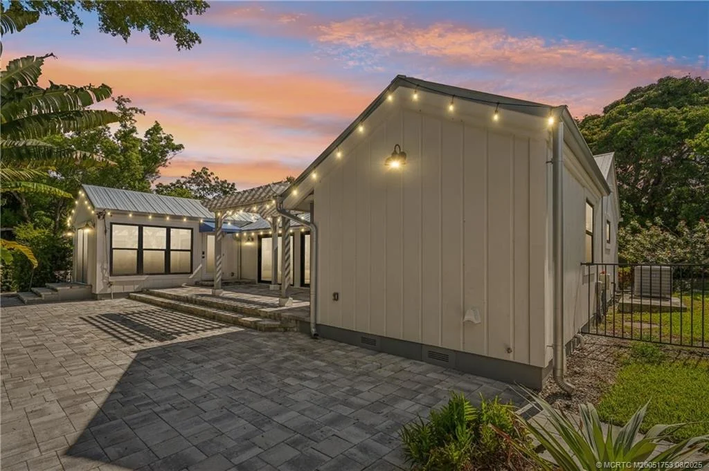 Photo of 200 SE Pelican Drive